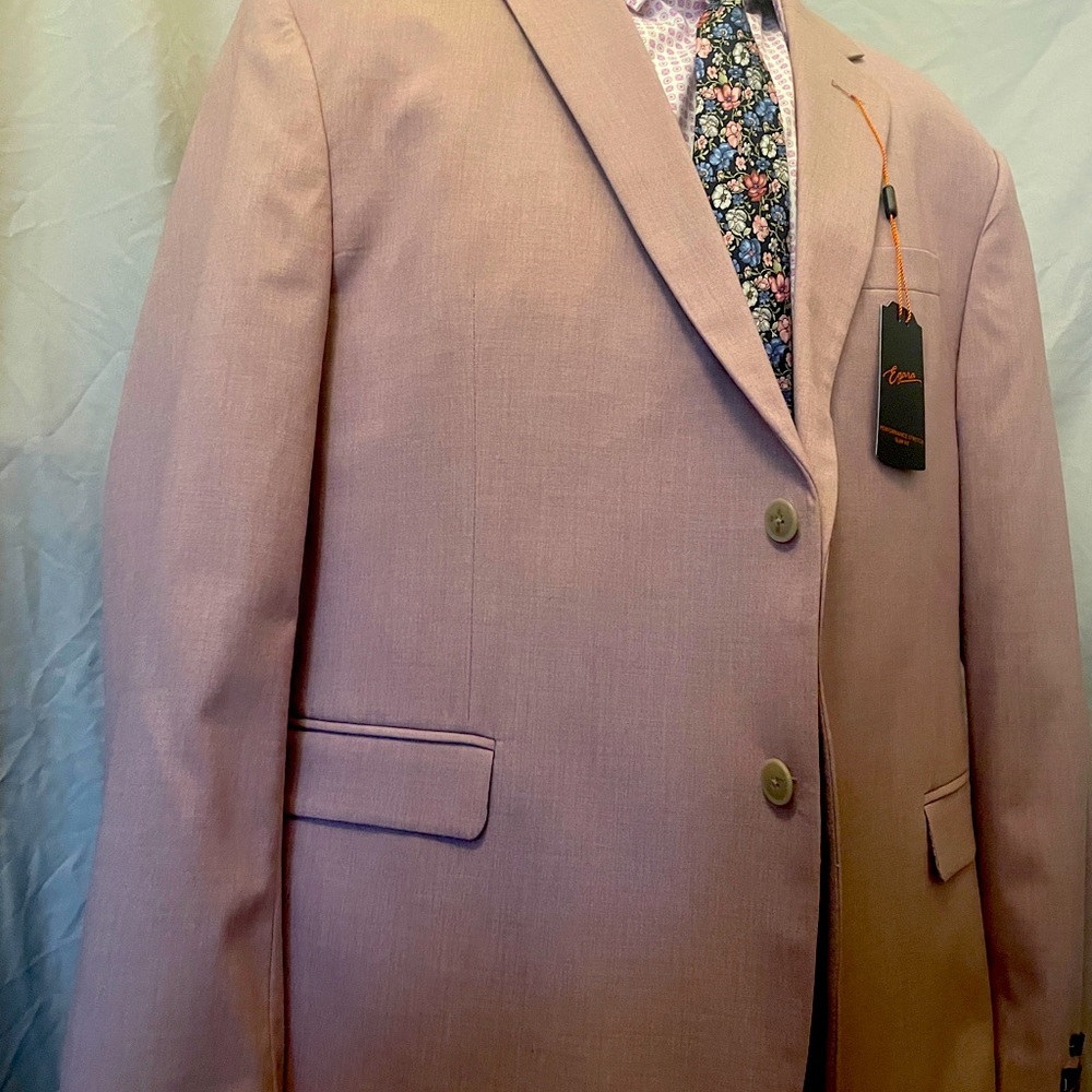 Unworn rose pink full suit

Slim 46
Pants slim 39 unhemmed ready to be tailored